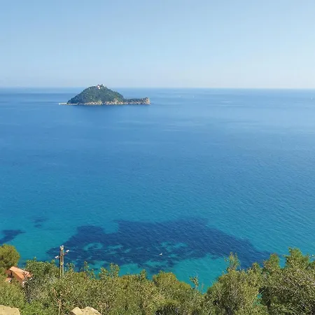 Stunning apartment in Albenga w/ WiFi&2 Bedrooms Apartment Albenga